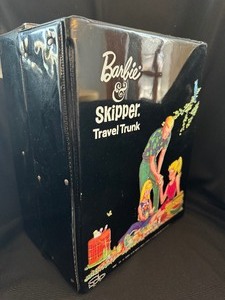 lot 215 image: Barbie & Skipper Travel Trunk 1965.