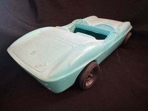 lot 222 image: Vintage 1964 Irwin Mattel  Barbie Corvette.