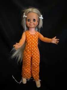 lot 237 image: 1970 Ideal Velvet Blonde Doll Crissy Hair Works 16