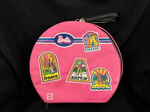 lot 259 image: Vintage Rare 1971 Barbie Pink World Travel Case.