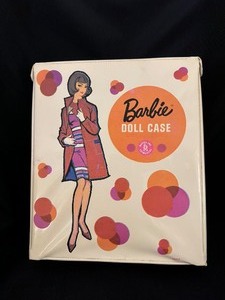 lot 262 image: Vintage Barbie Case 1958 #1002 Mattel Toymakers White With Polkadots