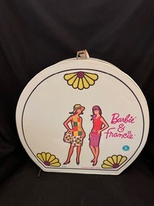lot 263 image: Vintage 1965 Barbie And Francie Doll Case