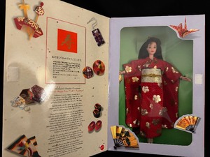 lot 273 image: Happy New Year Barbie Doll Japanese Kimono 1995 Mattel 14024 Steffie Face