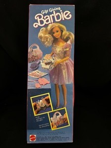 lot 292 image: Vintage Gift Giving Barbie 1988 With Gift Necklace 1205 New Mattel
