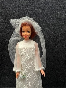 lot 304 image: Vintage 1966 Barbie in Wedding Gown