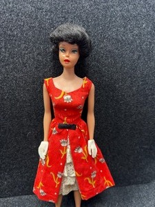 lot 306 image: Vintage Brunette Bubble Cut Barbie in Garden Tea Party Outfit