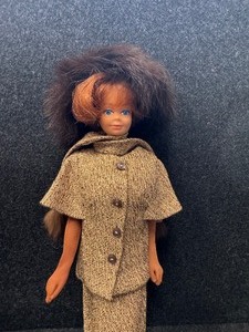 lot 330 image: Midge wearing Gold N Glamour Clothing.