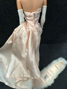lot 332 image: Barbie Midge Auburn Hair Wearing Enchanted Evening Outfit.