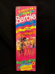 lot 365 image: 1990 Vintage Mattel Hawaiian Fun Barbie With Hula Skirt & Bracelet NRFB 5940 NIB.