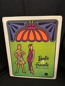 lot 375 image: Vintage Barbie & Francie Doll Trunk Wardrobe Carrying Case #1004 White & Green.