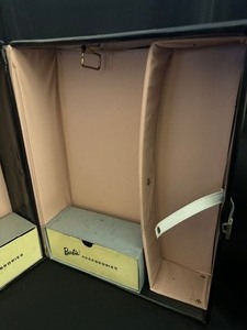 lot 381 image: Barbie and Midge Locking Carrying Case 1963.