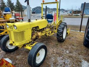 lot 3 image: Case 430 Industrial Tractor wLoader