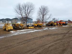 lot 1 image: 1990 Ford L-8000 Diesel Dump Truck