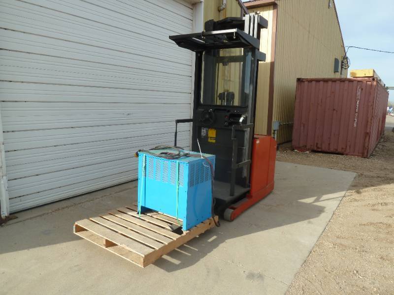 lot 26 image: BT- Prime Mover Lift