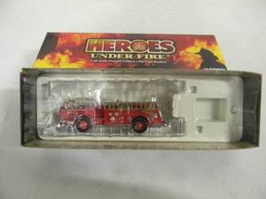 CORGI HEROES UNDER FIRE CLASSICS - LIMITED EDITION 150 Scale DIE-CAST - AMERICAN LaFRANCE 700 OPEN CAB Washington, #US53506 - IN BOX - WITH COA - GREAT PIECE - SEE PICTURES