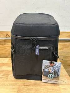 lot 31 image: CLEVERMADE ECO Pacifica Backpack Cooler