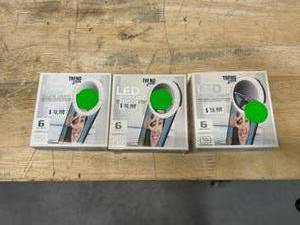 lot 81 image: TREND ZONE Lot of 3- LED Selfie Lights