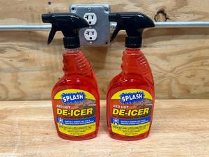 lot 60 image: SPLASH Lot of 2 Bottles of- Red Hot De-Icer for Windshields and Wipers (32 oz per bottle)
