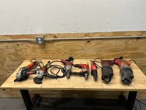 lot 98 image: MILWAUKEE Lot of Non-Working Tools