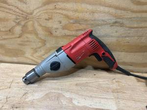 lot 40 image: MILWAUKEE 7.5 Amp Corded 12 in. Pistol Grip 2-Speed Hammer Drill