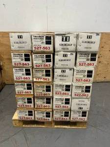 lot 105 image: Pallet of Light Fixtures