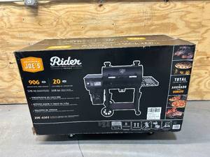 lot 1A image: OKLAHOMA JOES Rider DLX 900 L 906-Sq in Black Pellet Grill