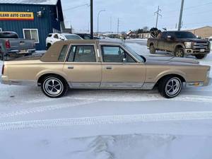 1985 Lincoln Town Car Base 4D Sedan