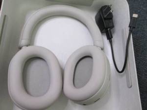 lot 3 image: LB-Sony Active Noise-Cancelling Ove...