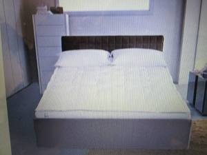 lot 4 image: Martha Stewart 3 Down-Top Featherb...