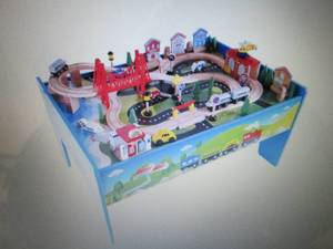 lot 10 image: HeyPlay 75-Pc. Deluxe Wooden Trai...