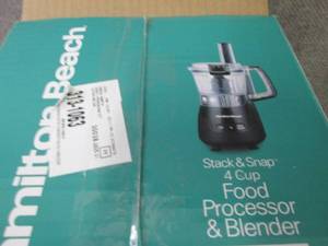 lot 32 image: Hamilton Beach 4-Cup Stack & Snap C...