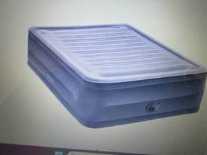 lot 50 image: Intex 22 Dura-Beam Comfort-Plush A...