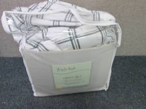 lot 51 image: Truly Soft Cotton Flannel Sheet Set...