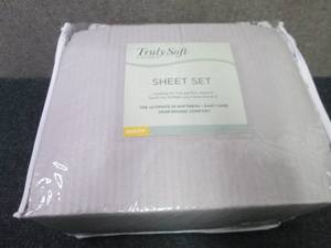 lot 52 image: Truly Soft Cotton Flannel Sheet Set...
