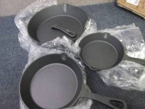 lot 71 image: MegaChef  Pre-Seasoned Cast Iron Sk...