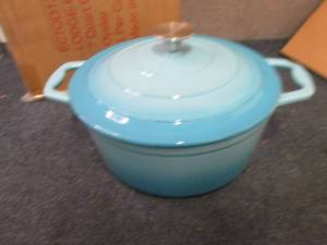 lot 74 image: MegaChef 7 qt Enameled Dutch Oven-c...