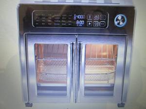 lot 82 image: Emeril Lagasse French Door 26-Qt. A...