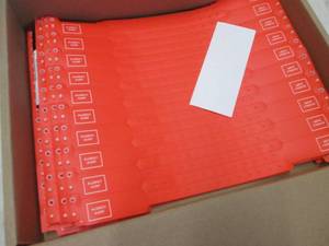 lot 200 image: St Johns Company Box of 250 Red Al...