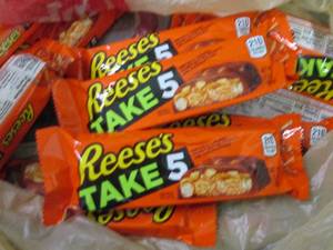 lot 331 image: 12- 1.5 oz Reeses Take 5...