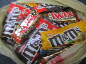 lot 333 image: 12 Assorted Candy Pks...