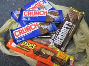 lot 334 image: 12 Assorted Candy Pks...