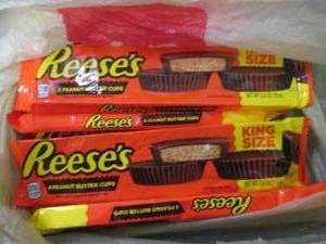 lot 336 image: 12- 2.8 oz Reeses King Size...