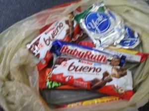 lot 342 image: 12 Candy Bars...