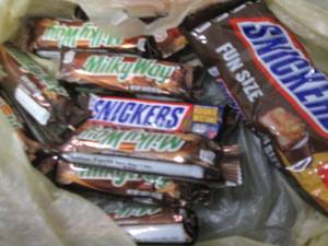 lot 343 image: 12 Candy Bars...
