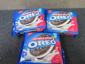 lot 402 image: 3- 14.03 oz Oreos Double Stuf...