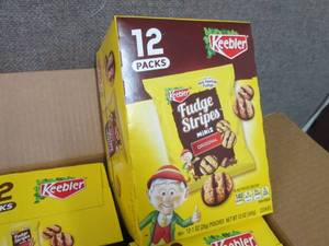 lot 411 image: 4- 12 pk  1 oz Keebler Fudge Stripe...