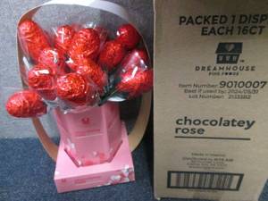 lot 416 image: 16 ct Chocolate Rose Bouquet Best D...
