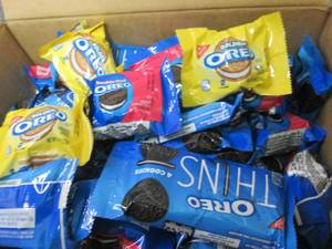 lot 424 image: 56 ct Oreo Variety Pack...