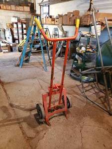 lot 3 image: wesco drum cart