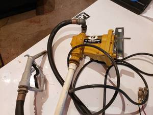 lot 17 image: 12 volt fuel pump
